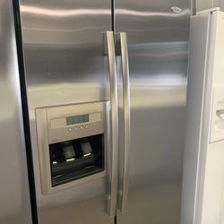 Refrigerator Excellent Condition For Home And Garden 