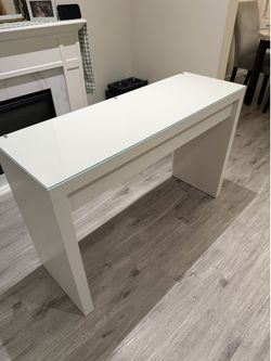 IKEA DESK WHITE ALMOST NEW