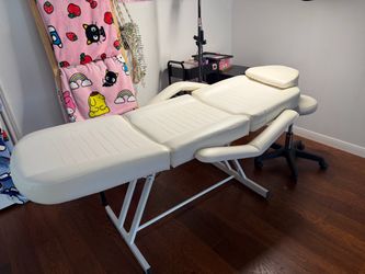 Lash Bed w/ bedding and supplies!