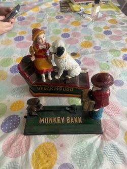 Mechanical piggy banks