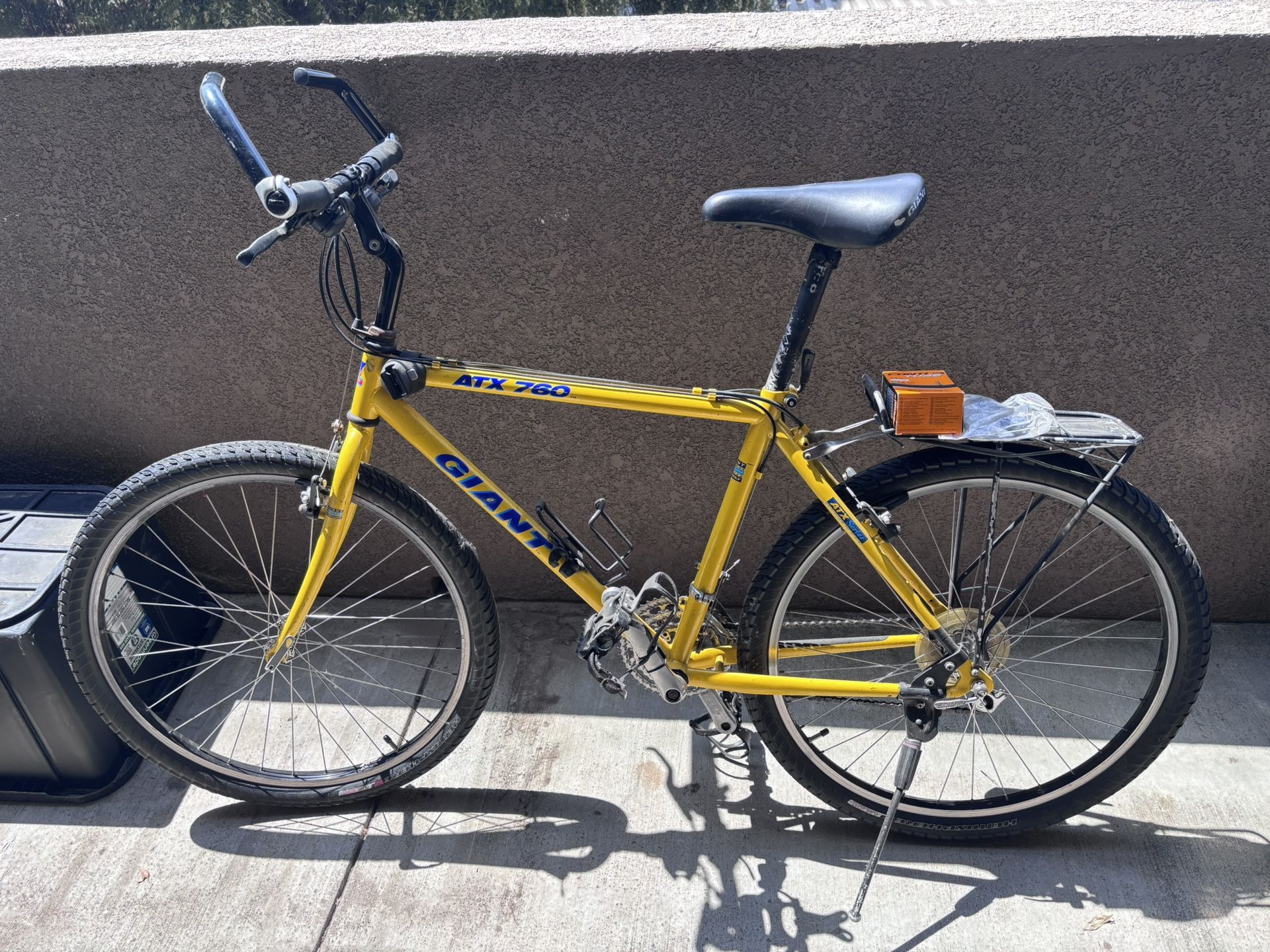 Must Pick Up By 5:00 Today. Giant ATX 760 Mountain Bike