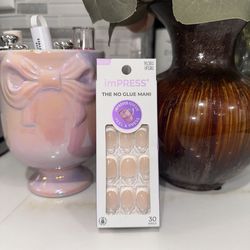 KISS press-on manicure  No glue mani