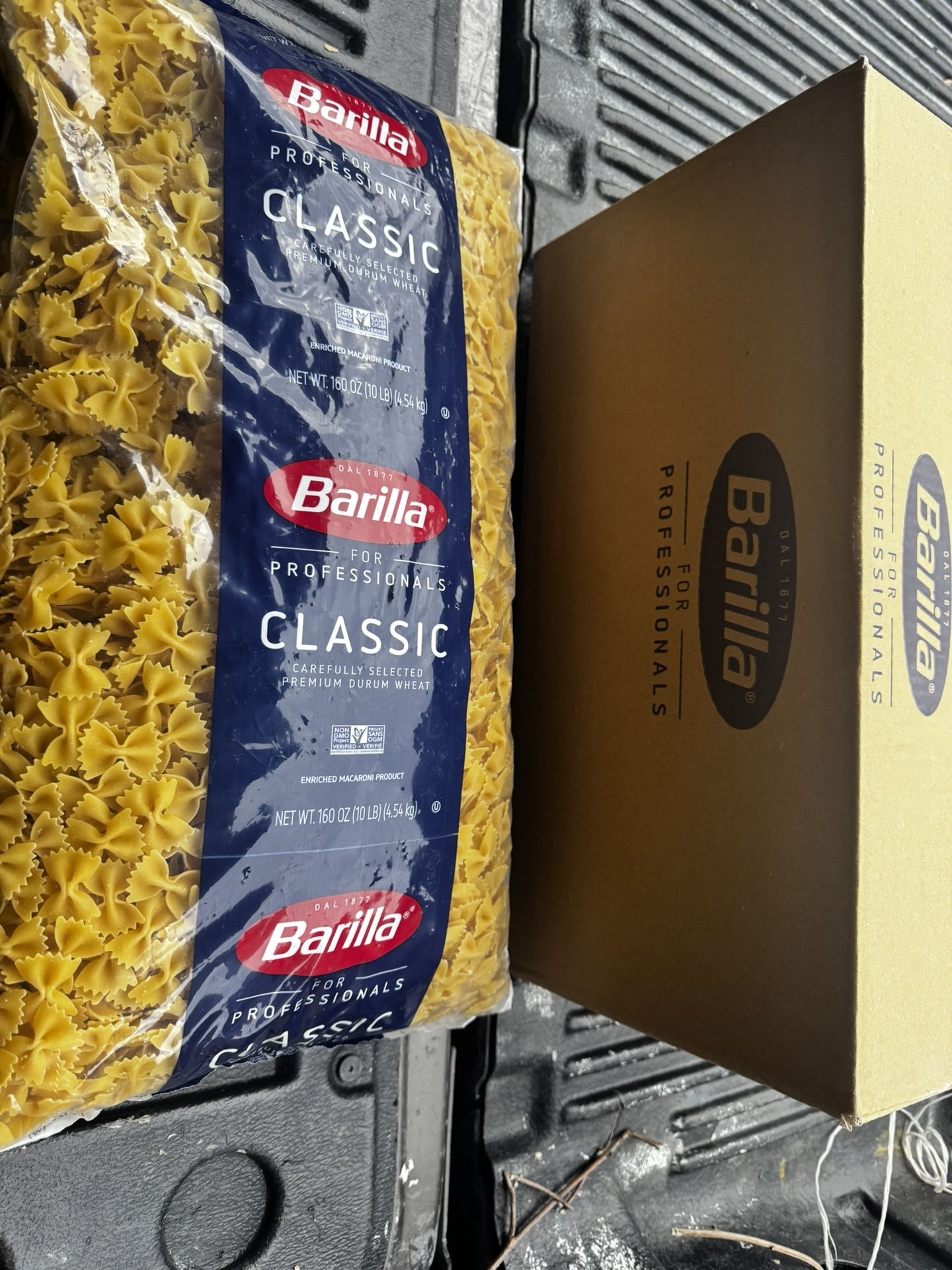 10lb Borilla Pasta Bow tie 2 For 20$