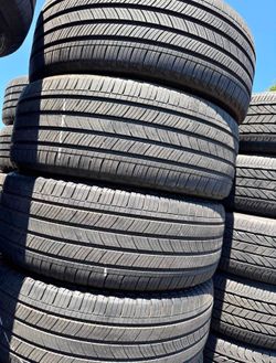235/55/19 Michelin vendo un set de llantas usadas excelente condiciones de vida las 4 ✅🤩I am selling a set of used tires, all 4 in excellent living c