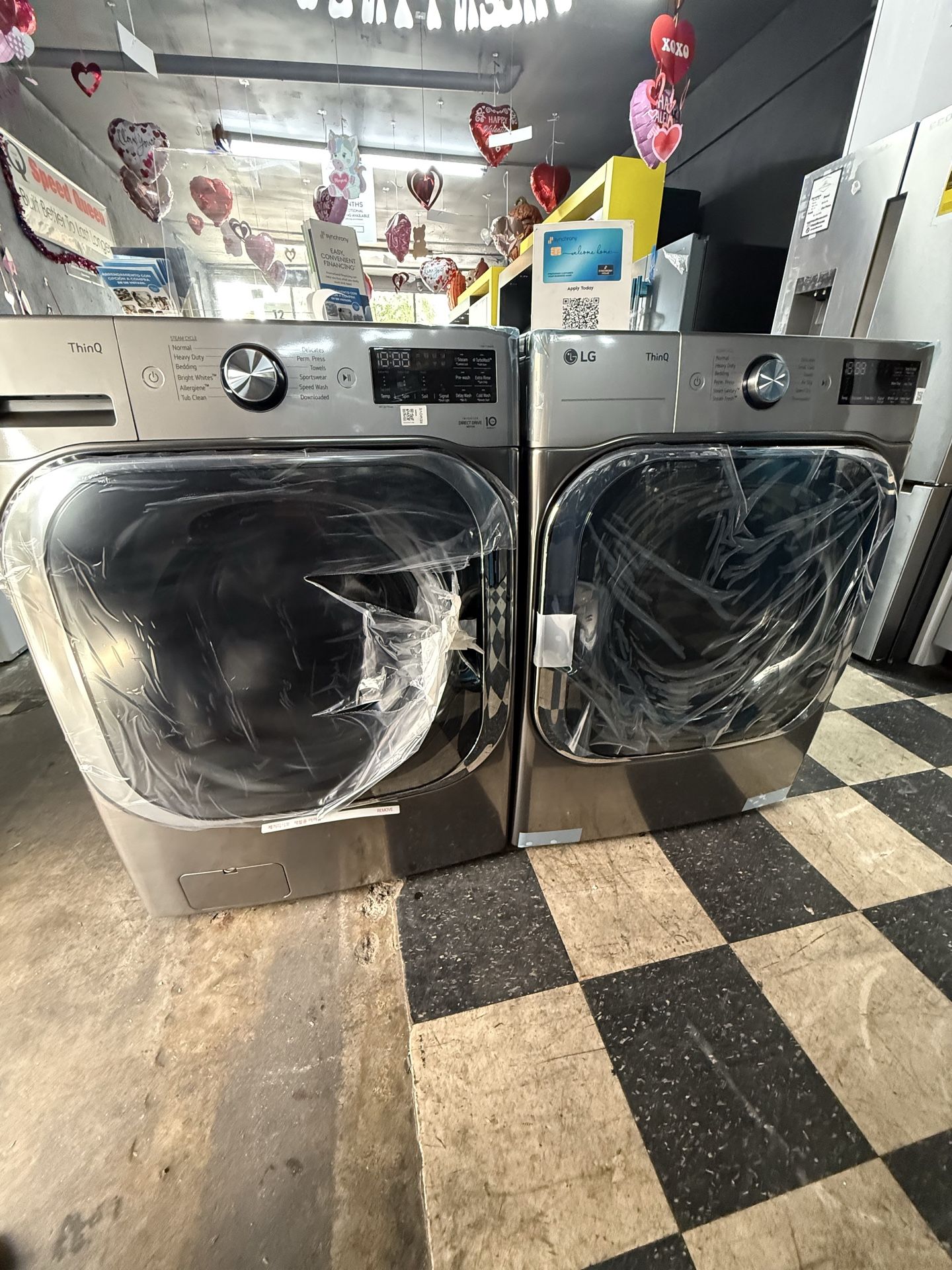 LG Jumbo Washer and Dryer Set in Stainless Steel 🌼