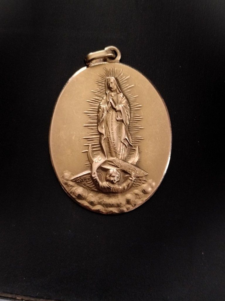 Vintage 18k Gold Stamped Pendant