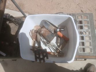 Mixed Garden Hand Tool Lot