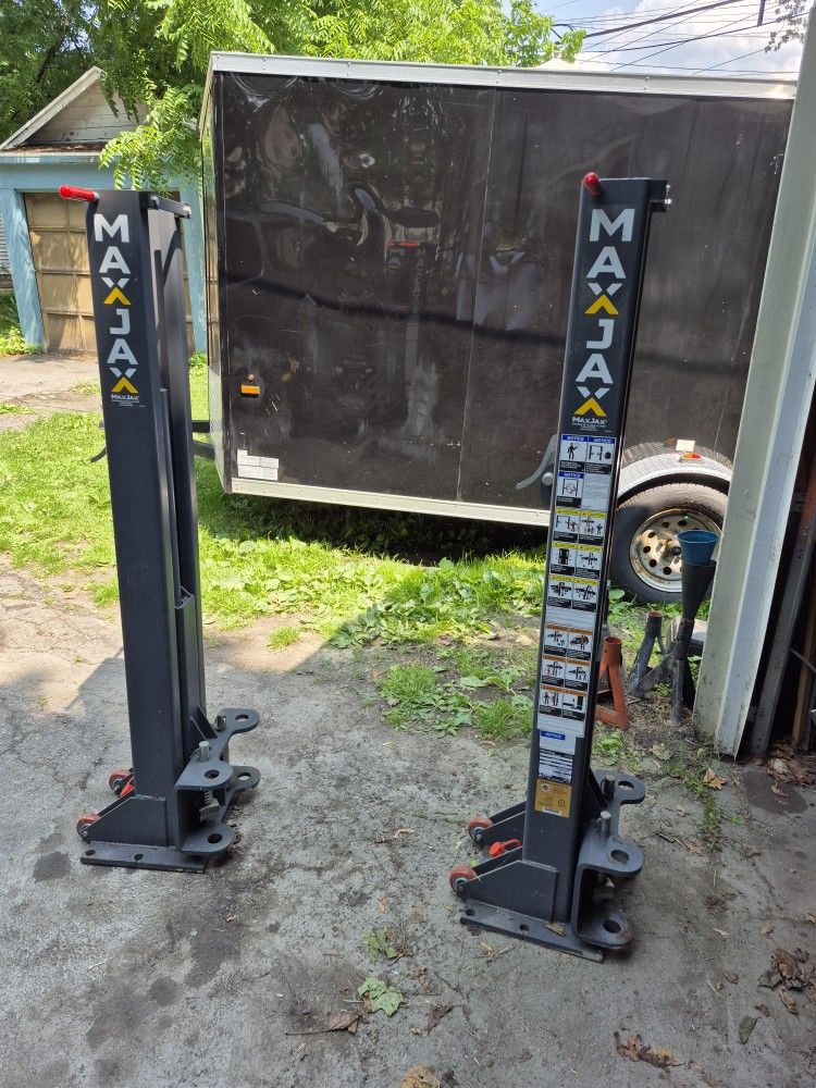 2 Post Max Jack Lift . Used Handfull Of Times