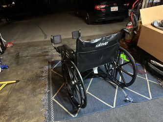 Wheelchair With Adjustable Leg Support