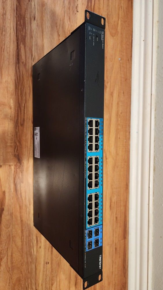Trendnet 28 port switch TPE-2840WS