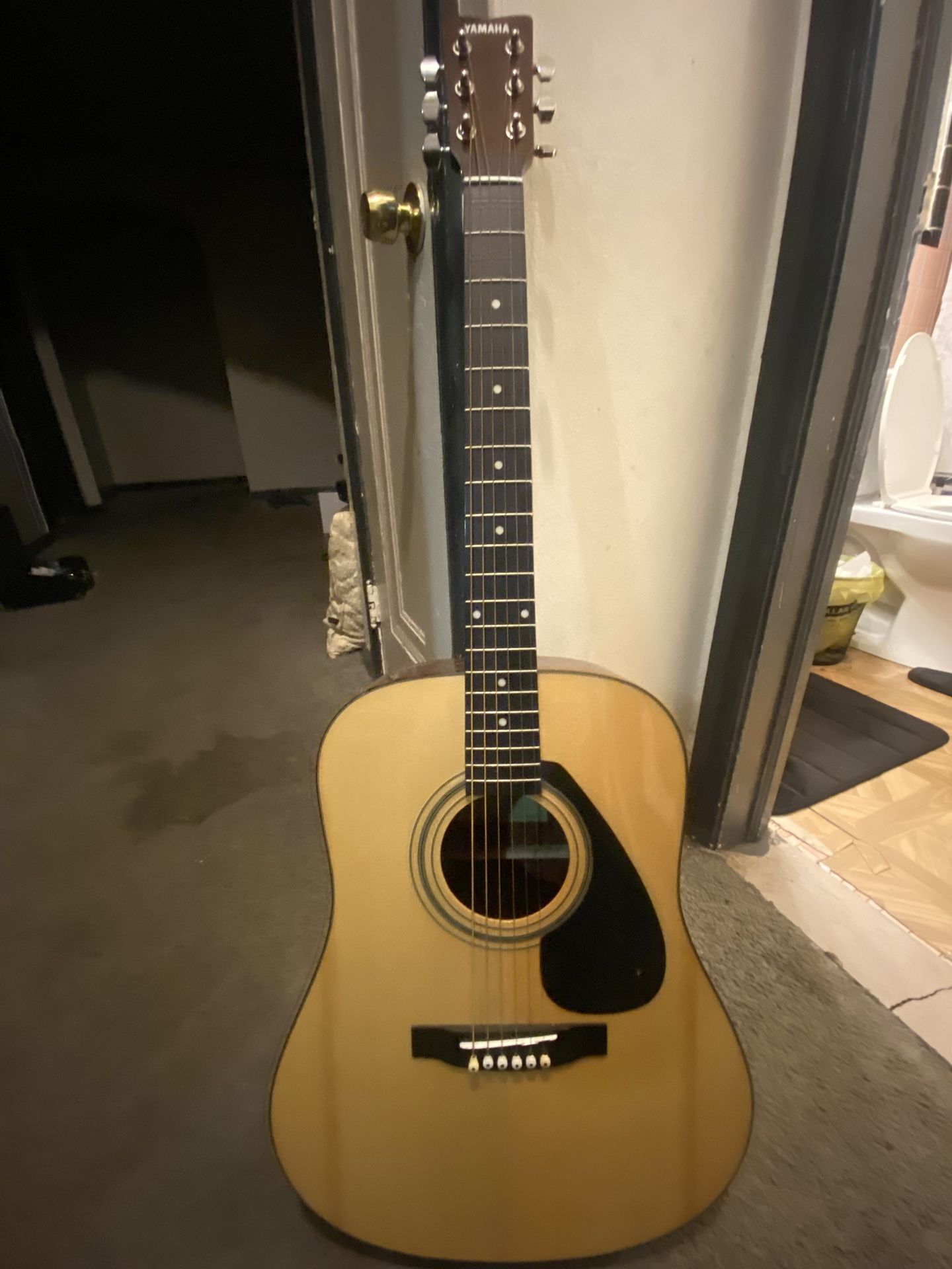 YAMAHA Acoustic Guitar