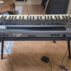 Roland E5 Synthesizer