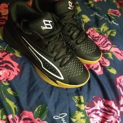 Puma Women's Stewie 1 Team Black Gum White Basketball Shoes Size 9