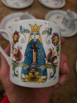 6 Royal Crown matching cups and saucers