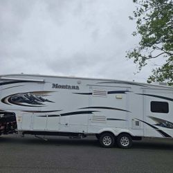 2010 Montana 40ft 5th Wheel