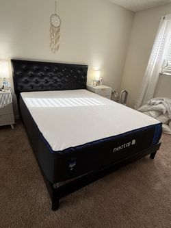 Queen bed 🛏️