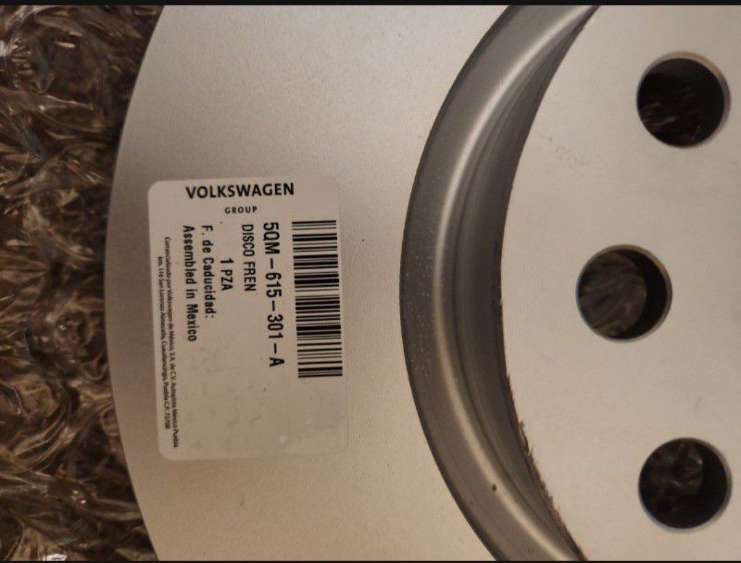 Genuine VW FRONT ROTORS DRIVER
AND PASSENGER SIDE 5QM 615 301 A