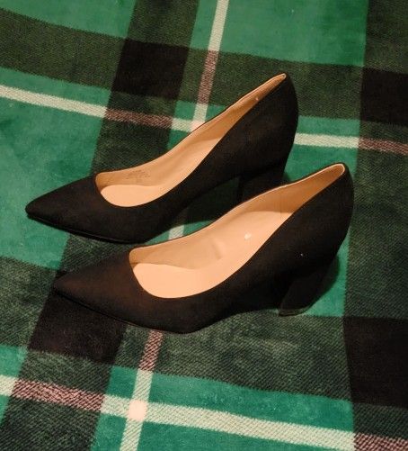 WOMENS MARC FISHER SUEDE HEELS BLACK WITH GOLD ON HEEL SIZE 7.5