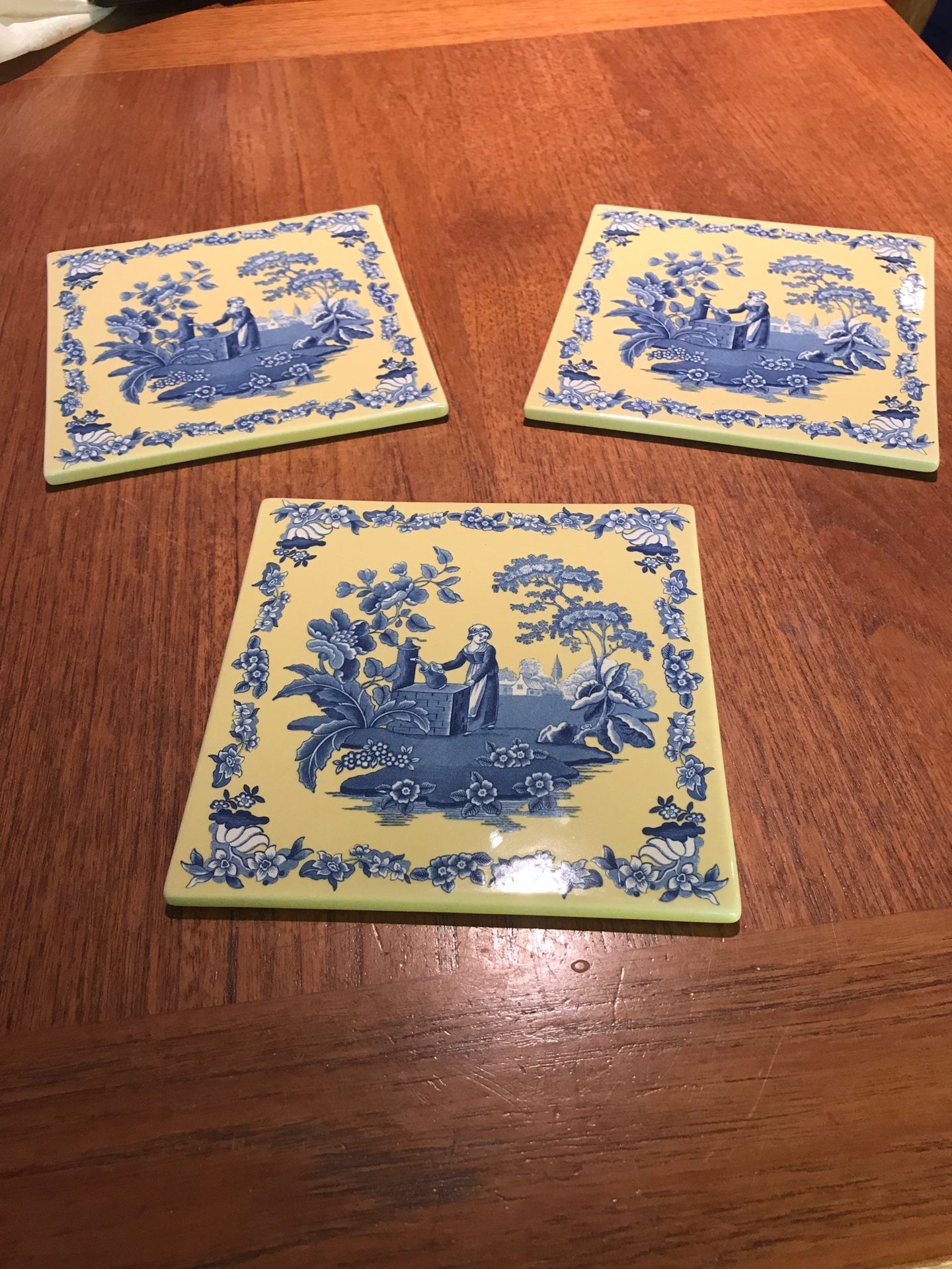 Spode 6” Yellow and Blue Lady at the Well L0407, Trivet or Wall Hanger