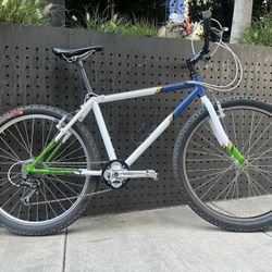 1989 Trek 8500 Mountain Bike 17”