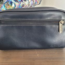 Kenneth Cole Reaction Black Toiletry/Travel Bag. Men's Toiletry Bag. 9 3/4" X 6"