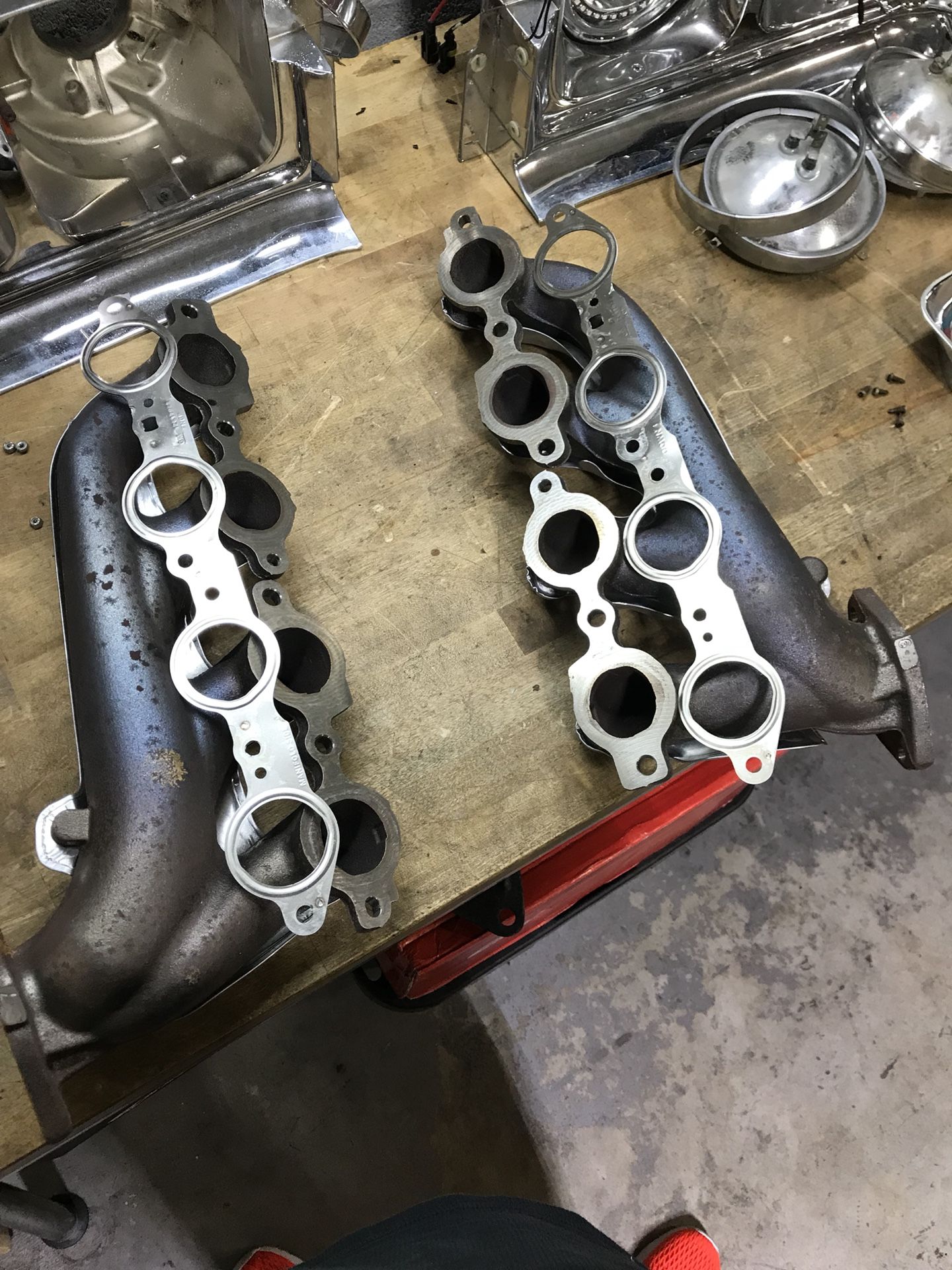 NEW LS3 EXHAUST MANIFOLDS w/ HEAT SHIELDS CRATE MOTOR TAKE OFF 6.0L 6