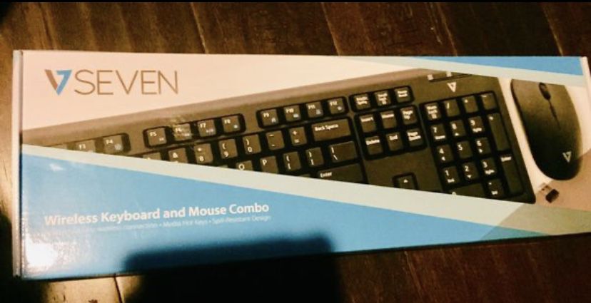 V7 Wireless Keyboard and Mouse Combo with U.S. layout, Black - CKW200US