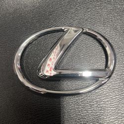 Lexus Chrome Emblem