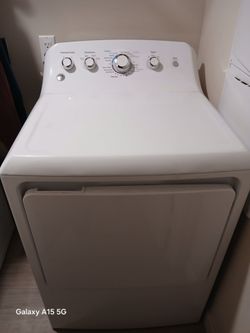 GE LARGE CAPACITY DRYER.