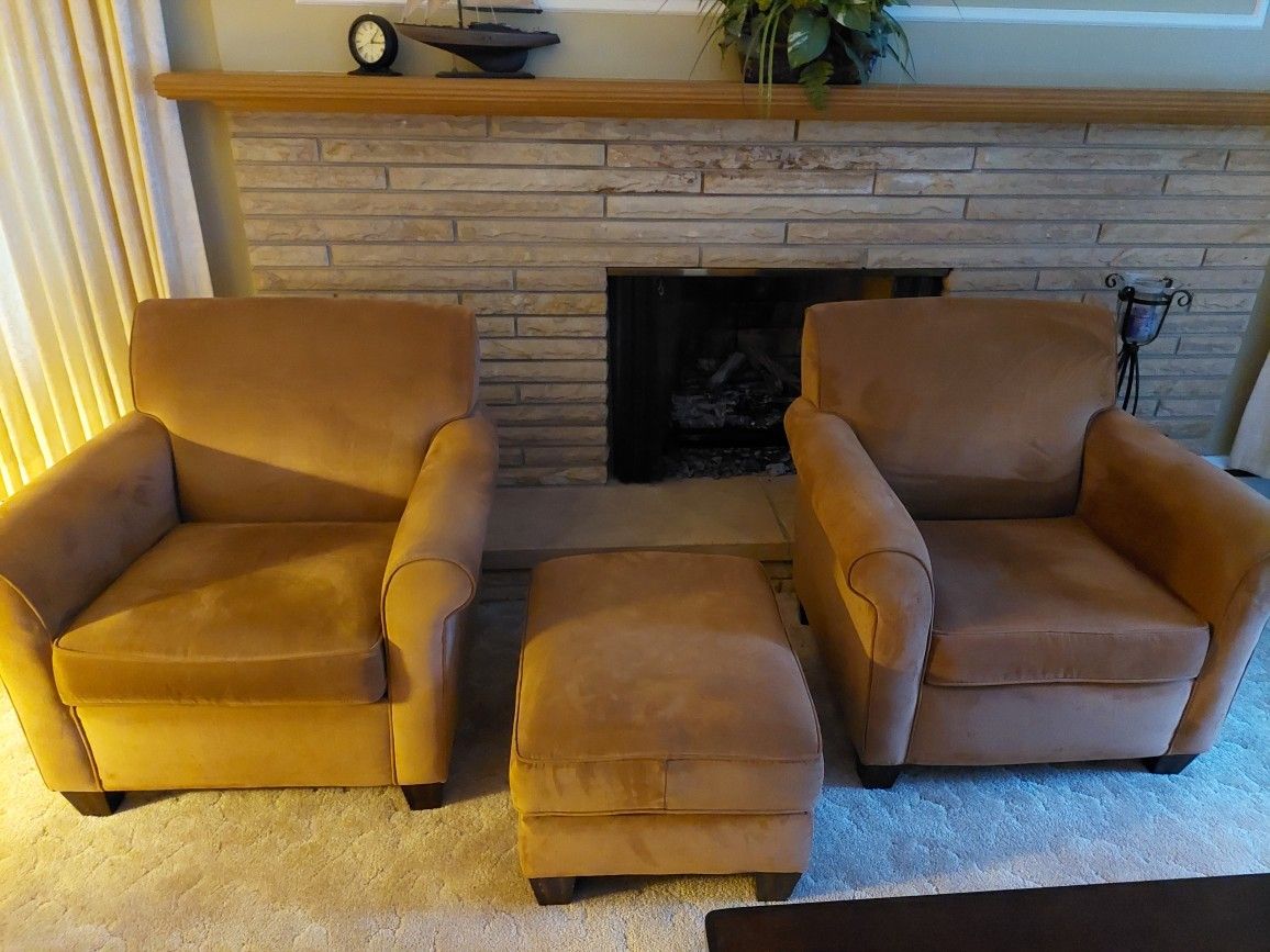 2 Chairs FLEXSTEEL and Foot Stool