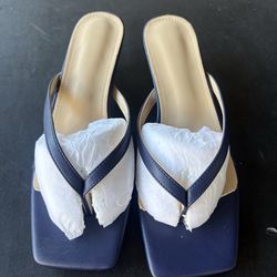 Grace Every Step Navy Square Toe Thong Heels Size 8