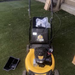 DEWALT 21 in. 150cc Briggs and Stratton 625ex Engine Rear Wheel Drive 2-in-1 Gas Self Propelled Walk Behind Lawn Mower.