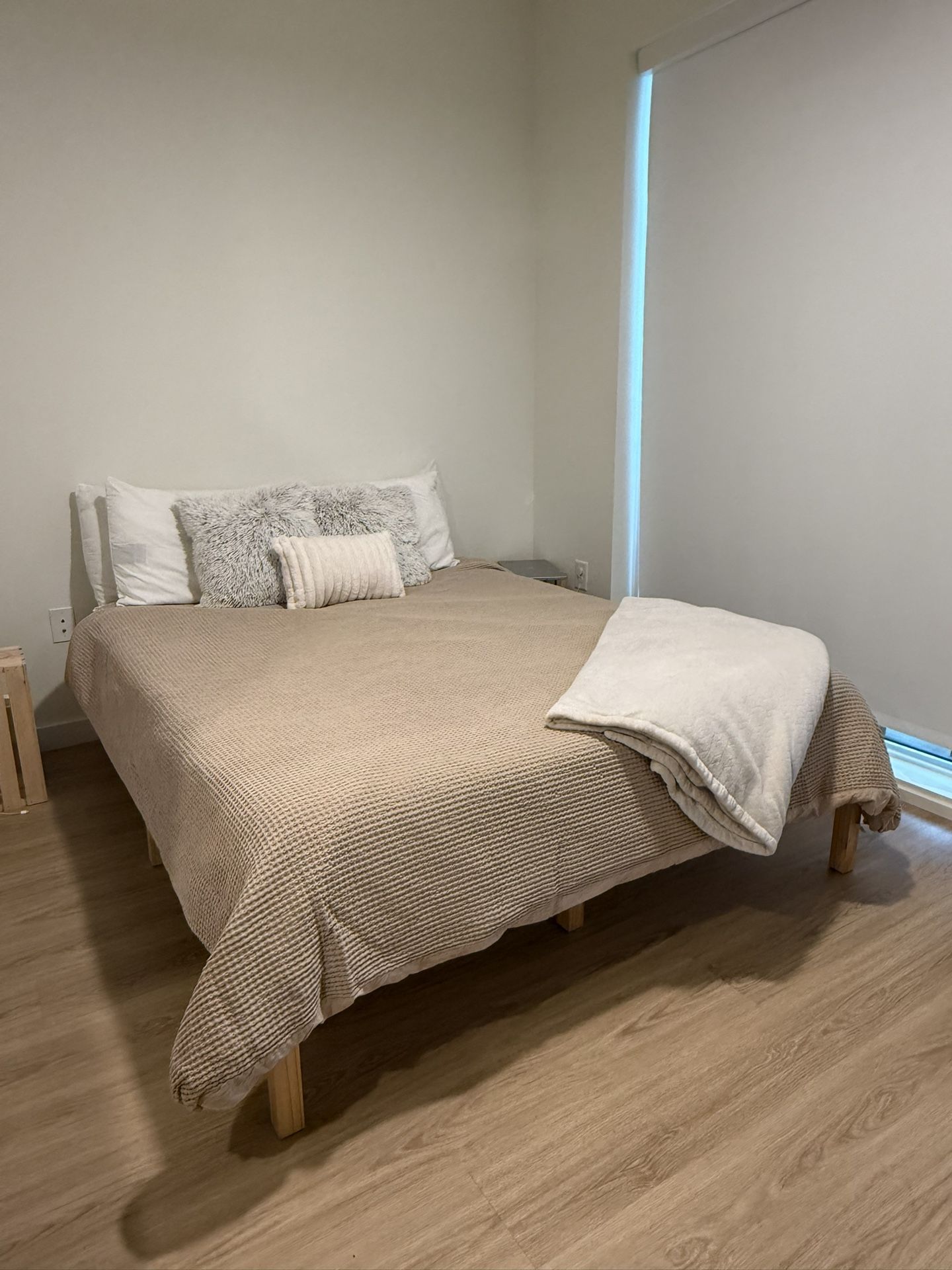 Queen Size Bed with Wooden Base and Memory Foam Mattress