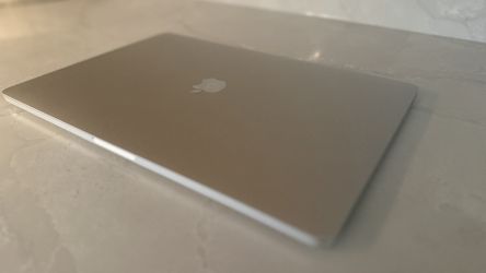 Macbook Pro 15-inch with Touchbar 2017