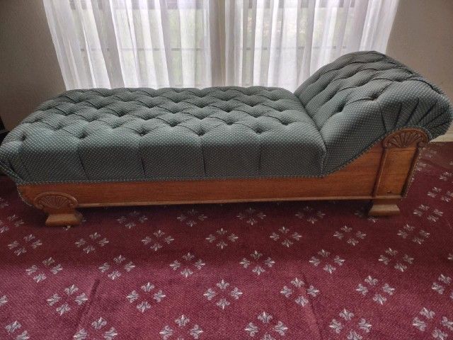 Victorian Antique Fainting Sofa
