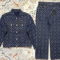 Men’s Size L/XL 2 Piece LV Set 