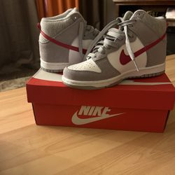 Nike Big Kid's Dunk Hi SE Lt Smoke Grey/Gym Red-White 