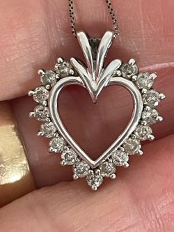 Beautiful Solid 10k White Gold & Natural Diamond Heart Necklace