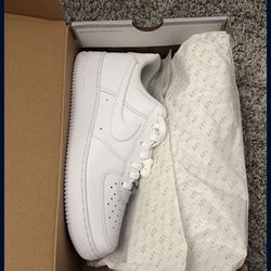 Nike Air Force 1 - Size 9