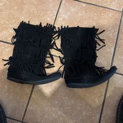 Minnetonka Fringe Boots Size 8