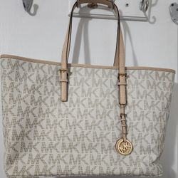 Michael Kors Jet Set Tote