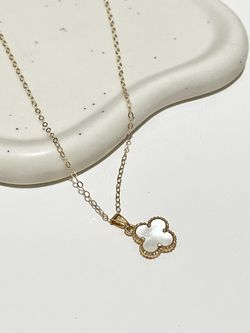 Elegant 14K Gold Filled Necklace Four Leaf Clover pendent Handmade Jewelry