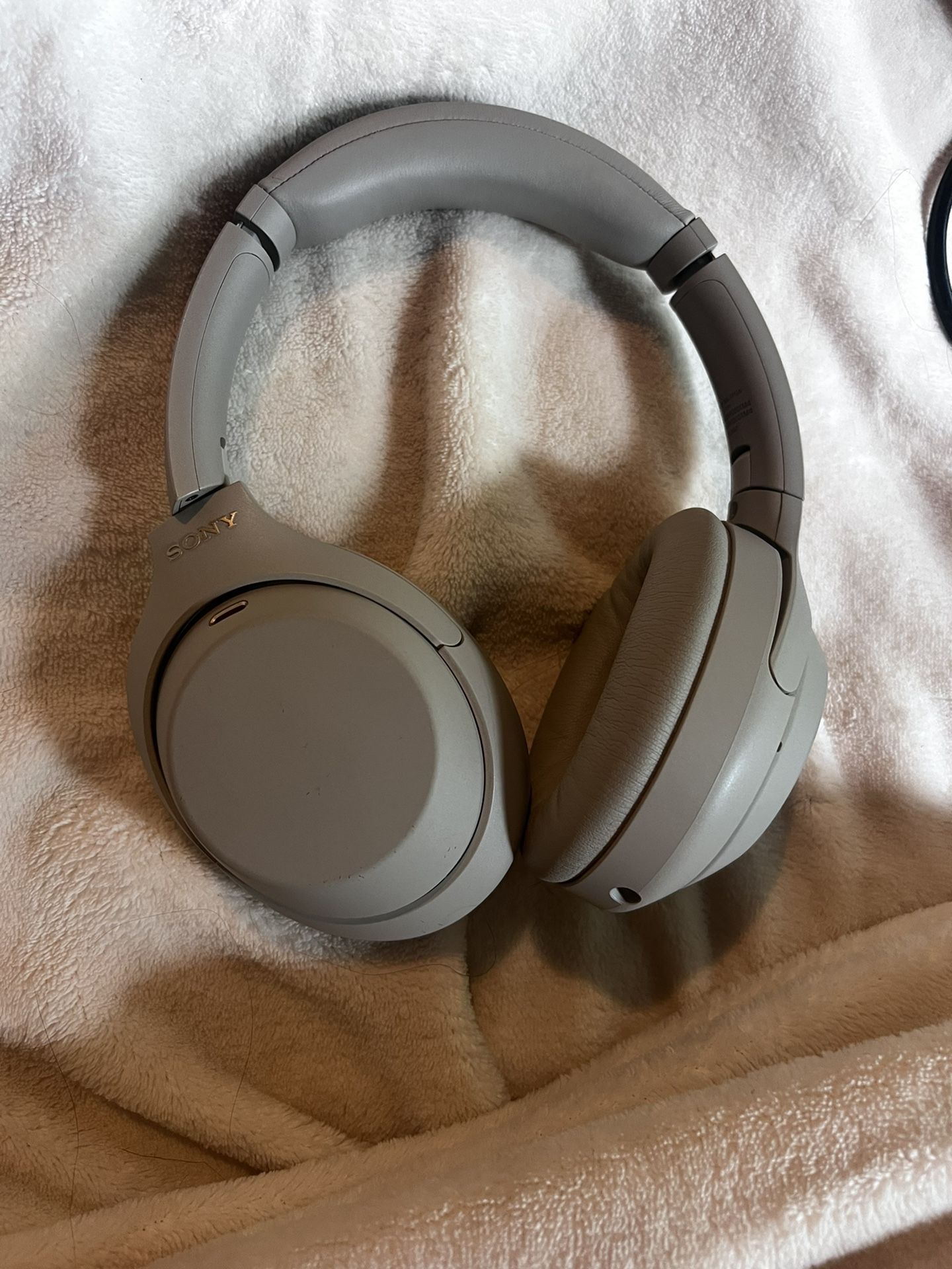 Sony - WH1000XM4 Wireless Noise-Cancelling Over-the-Ear Headphones