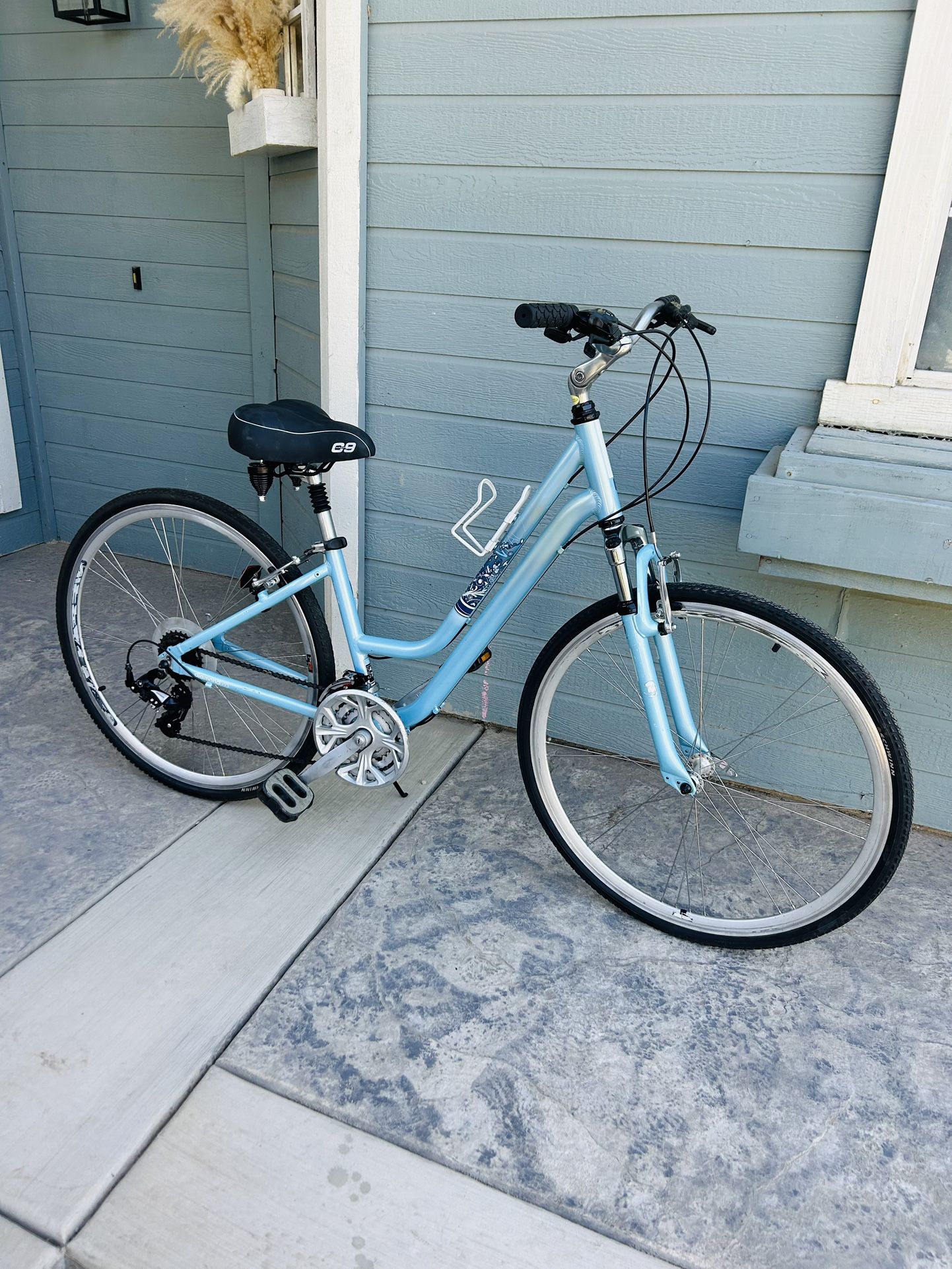 DIAMONDBACK VITAL 2 HYBRID BIKE 700cc Wheels