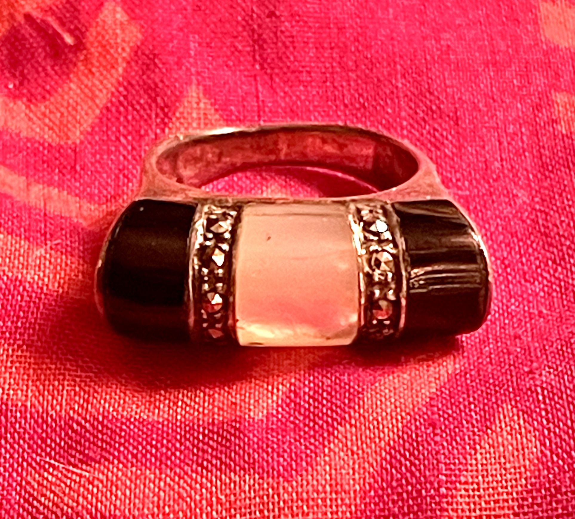 Vintage Sterling Silver Ring With Marky, Mother Of Pearl And Black Onyx. Size 6.5