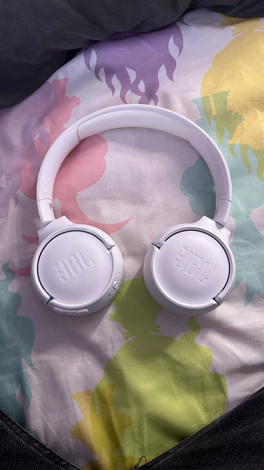 white JBL head phones