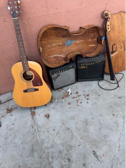 Acustic guitar and 2 amplifier