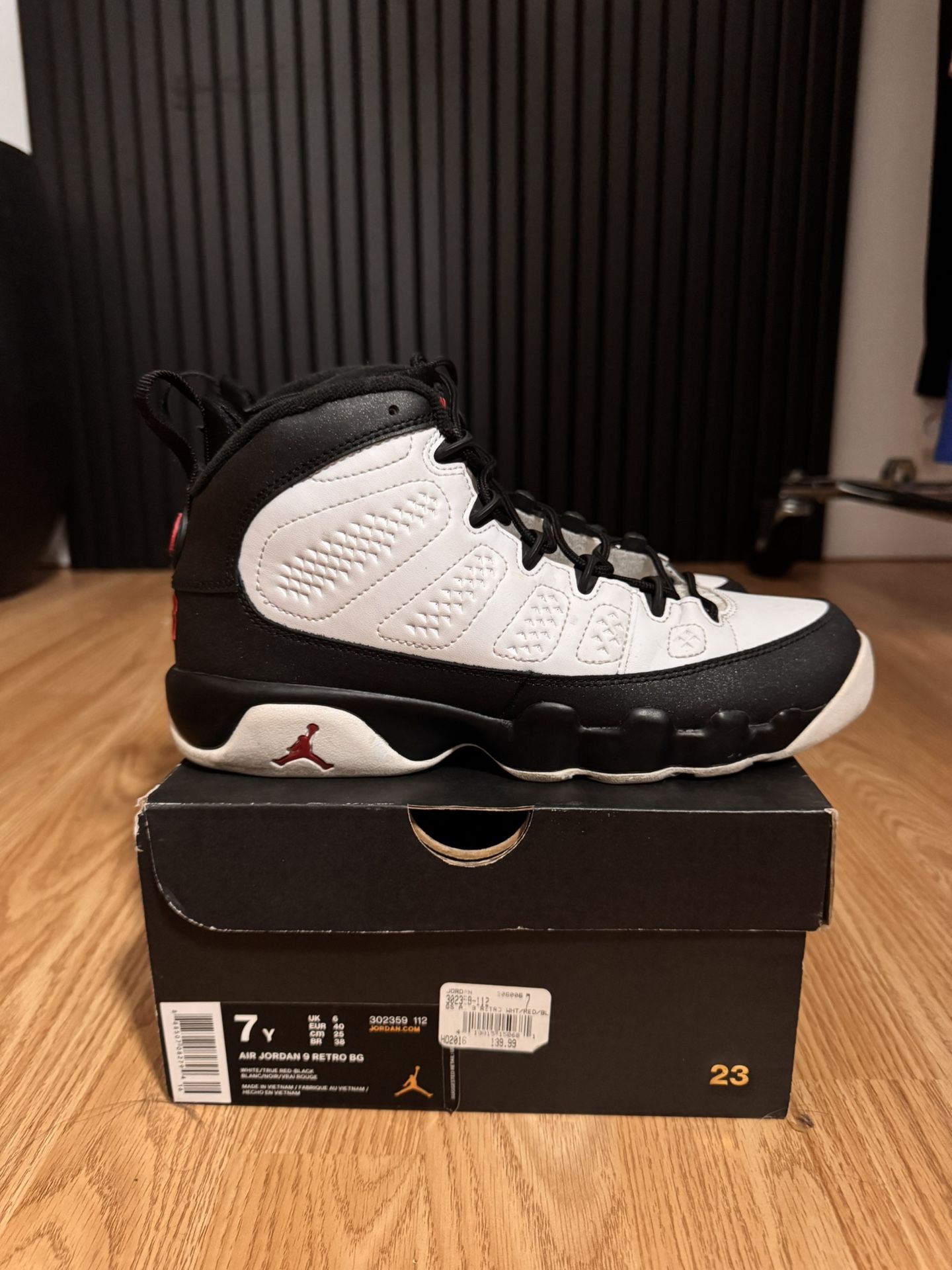 AIR JORDAN RETRO BG “SPACE JAM” SIZE 7y or Women's