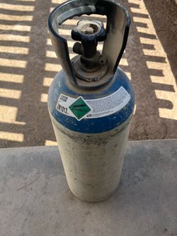 High- pressure carbon dioxide CO2 gas cylinder