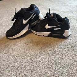 Size 2 Kids Nike Air Maxs 